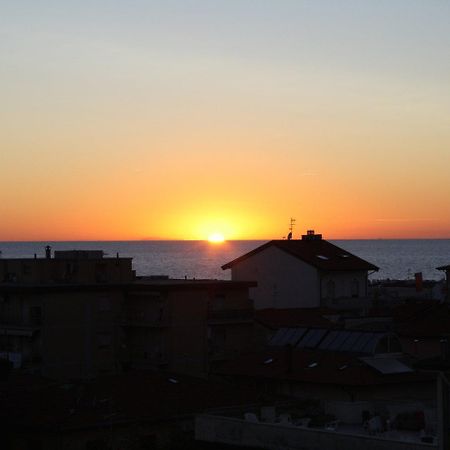 Hotel Regina Lido di Camaiore Buitenkant foto