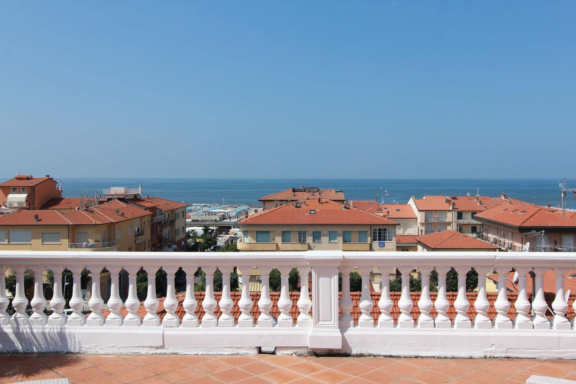 Hotel Regina Lido di Camaiore Buitenkant foto
