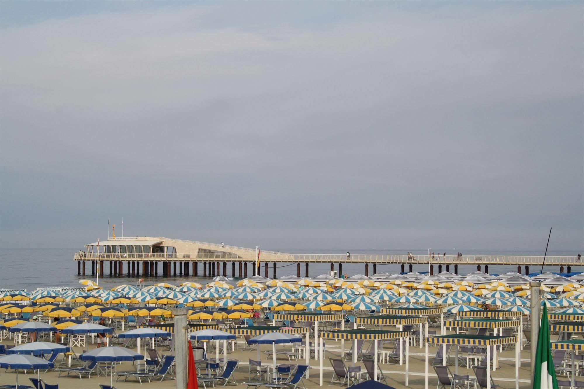 Hotel Regina Lido di Camaiore Buitenkant foto